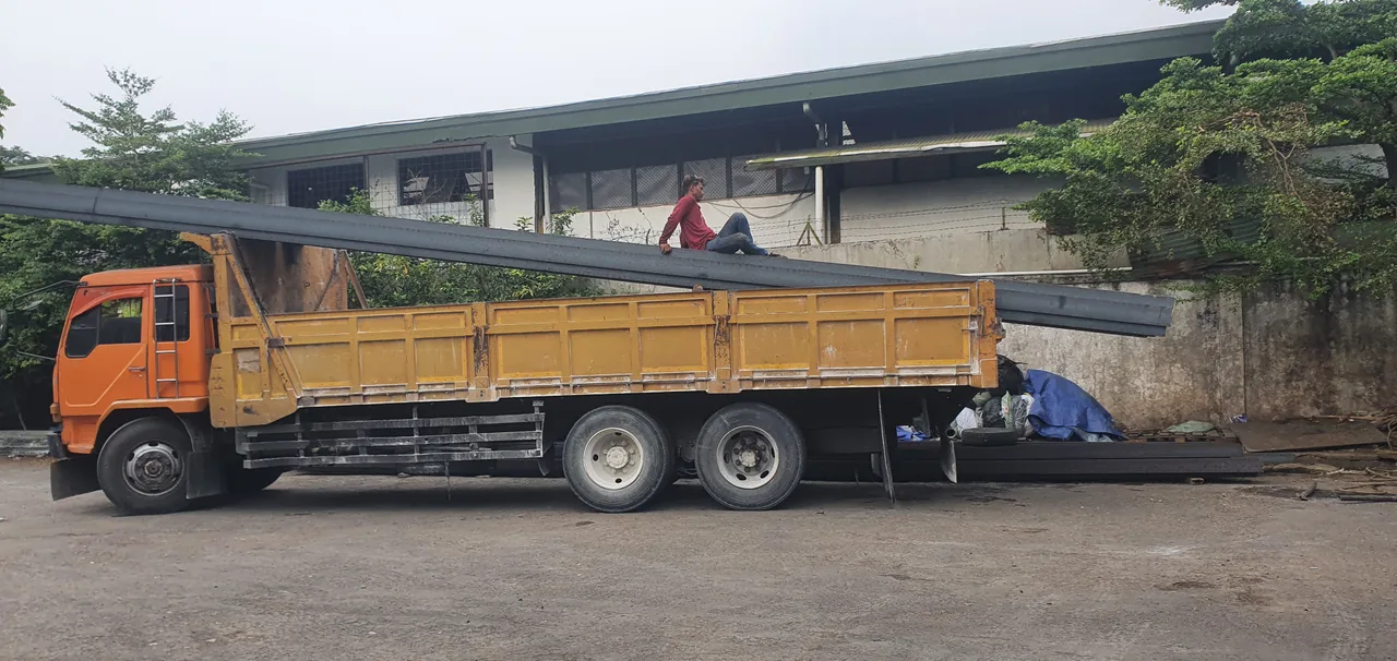 Konstruksi baja, fabrikasi dan ereksi profil WF