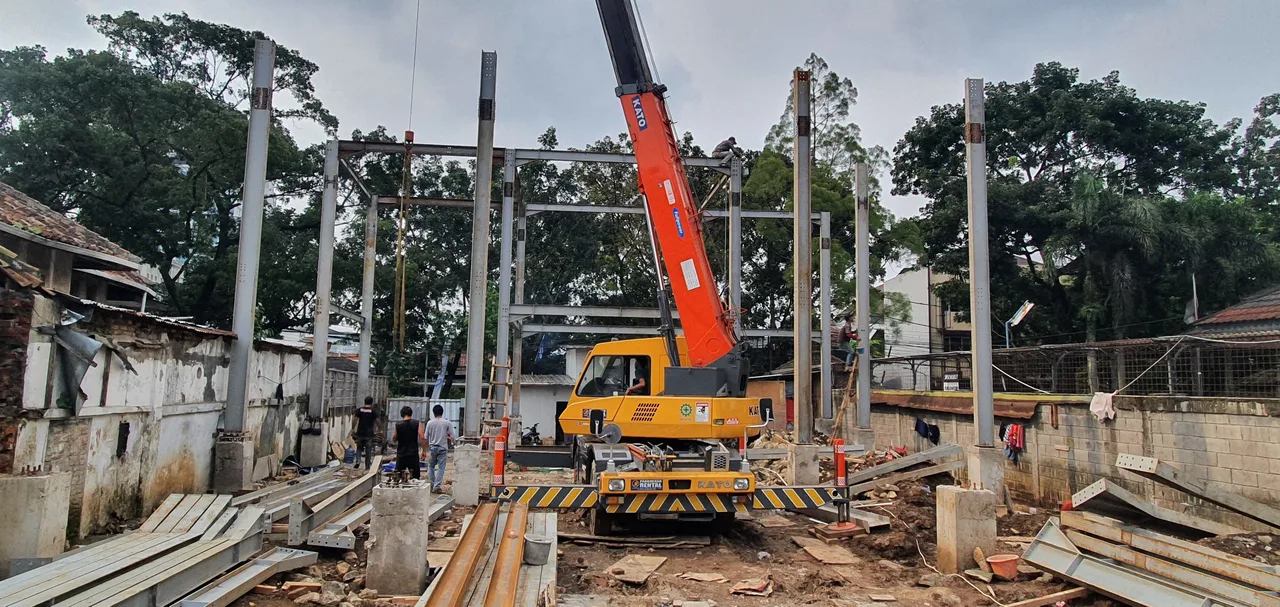 Konstruksi baja: fabrikasi dan ereksi profil WF