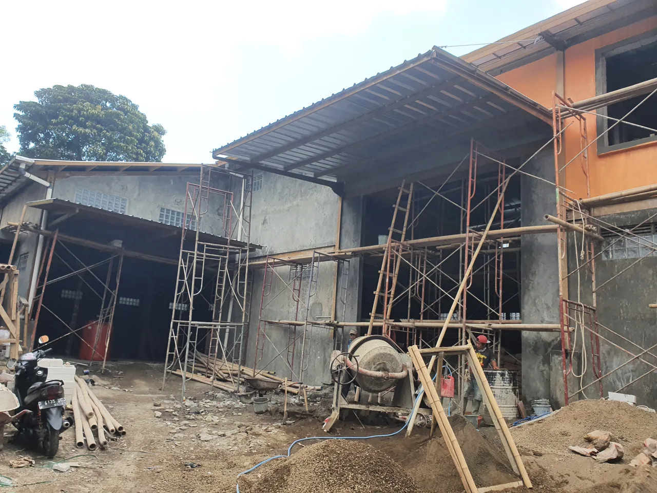 Pembangunan pabrik, struktur baja dan lantai kerja