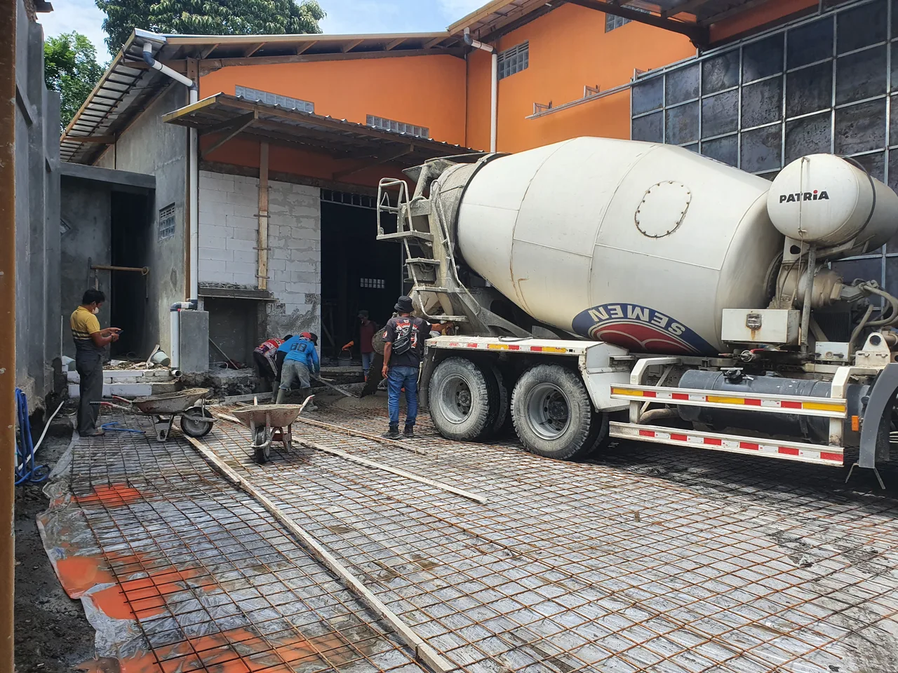 Pembangunan pabrik, struktur baja dan lantai kerja