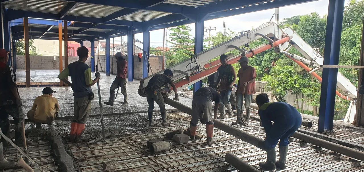 Pembangunan pabrik, struktur baja dan lantai kerja